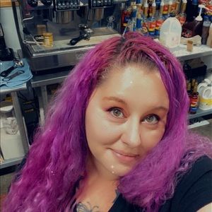 Meet your Posher, Deena